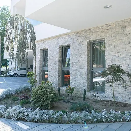 Amaris Aparthotel
